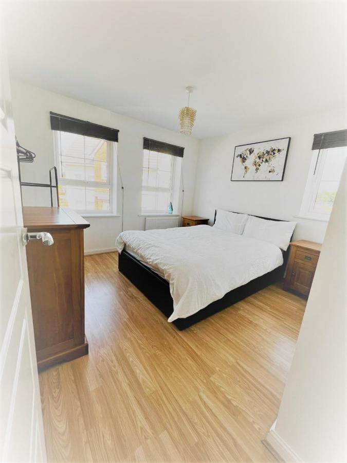 Beautiful 4 Bedroom Treasure Home Hemel Hempstead Exterior foto