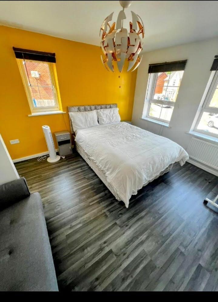 Beautiful 4 Bedroom Treasure Home Hemel Hempstead Exterior foto